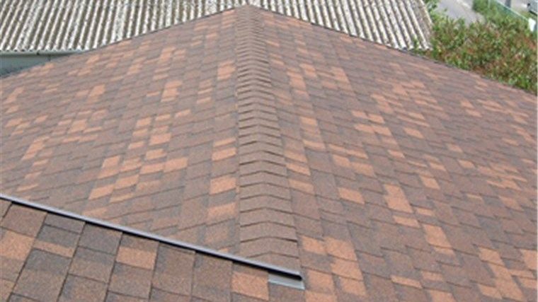 屋根のカバー工法または重ね葺き　