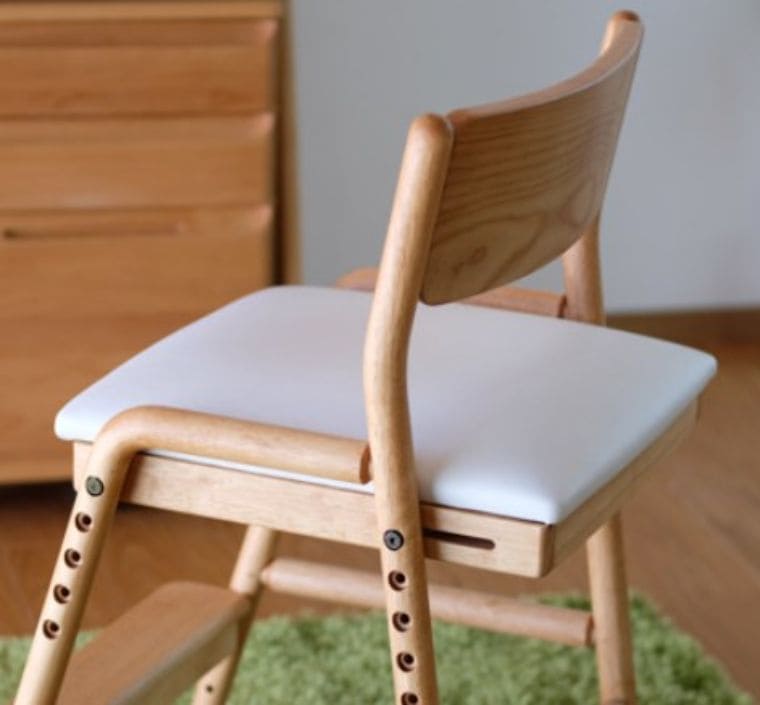 子どものいすで高さ調整できるもの